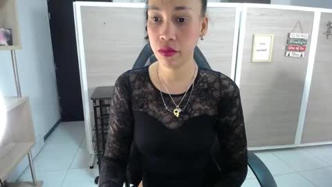 desire_mature online show from June 3, 2026, 9:53 pm