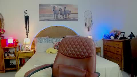 HellenMoon online show from April 9, 2026, 8:31 am