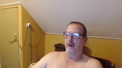 destelp online show from October 3, 2025, 5:54 pm