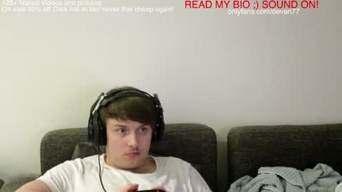 Snapshot of devantheplug chatting on January 4, 2025, 2:25 pm Devan online show from January 4, 2025, 2:25 pm