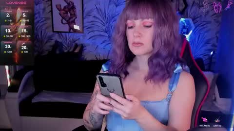 Snapshot of devi_evi chatting on December 16, 2025, 6:57 pm Evi online show from December 16, 2025, 6:57 pm