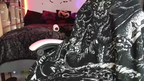 devil_s_bride online show from April 21, 2026, 5:06 pm