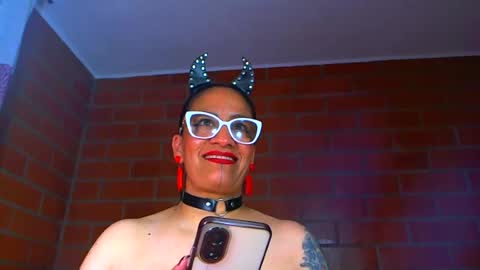 Snapshot of devil_taylorx chatting on June 25, 2026, 12:43 am devil_taylorx online show from June 25, 2026, 12:43 am