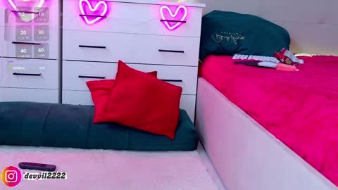 Devill2222 online show from April 19, 2026, 8:02 am