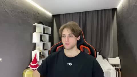 devilnut1 online show from November 25, 2025, 5:40 am