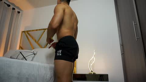 Devin Hunter online show from February 6, 2025, 3:06 am