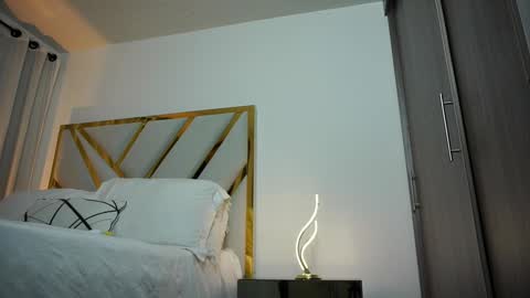 Devin Hunter online show from February 6, 2025, 6:08 am