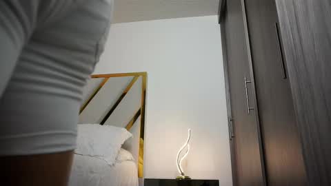 Devin Hunter online show from March 4, 2025, 2:27 am