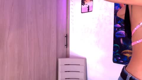 Sara 3 online show from November 15, 2025, 8:05 pm