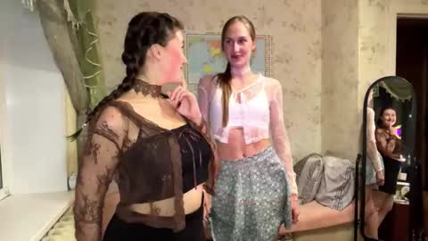 Snapshot of devpip chatting on November 11, 2025, 3:34 pm Pippi online show from November 11, 2025, 3:34 pm