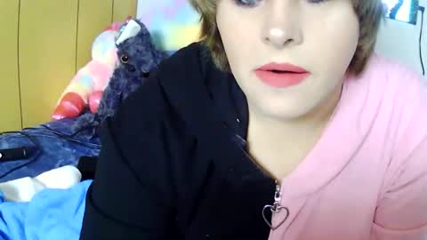 Snapshot of devykitten2018 chatting on April 19, 2026, 4:50 pm devykitten online show from April 19, 2026, 4:50 pm