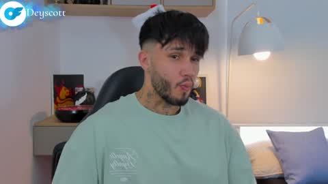 JULIAN online show from December 29, 2024, 7:43 pm