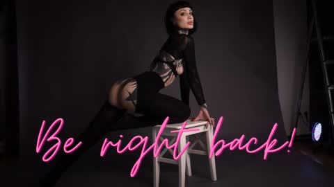 dgtlgrl online show from September 23, 2025, 12:19 pm