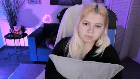 Dia online show from November 28, 2025, 9:06 pm