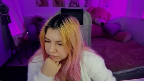 Dia online show from February 15, 2026, 7:21 pm