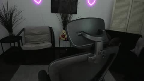 Dia online show from February 22, 2026, 7:34 pm