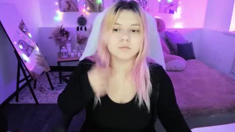 Dia online show from March 10, 2026, 8:47 pm