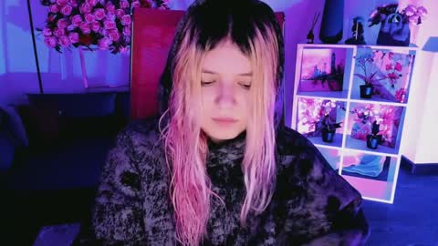 Dia online show from March 30, 2026, 7:37 pm