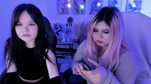 Dia online show from April 8, 2026, 8:42 pm