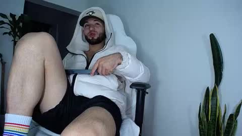 MaSSimo online show from February 18, 2025, 1:32 am