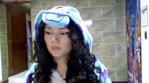 Snapshot of diamond_curls05 chatting on July 23, 2026, 3:54 pm DiamondCurls online show from July 23, 2026, 3:54 pm