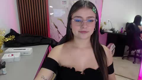 diamond_juliana_ online show from April 18, 2026, 4:05 am