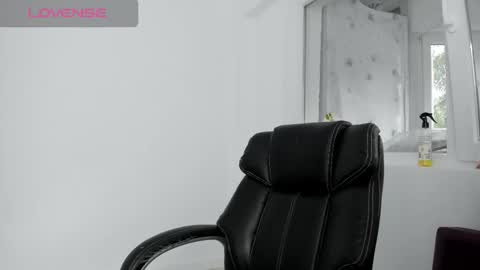 diamondkay_ online show from October 9, 2025, 7:06 am