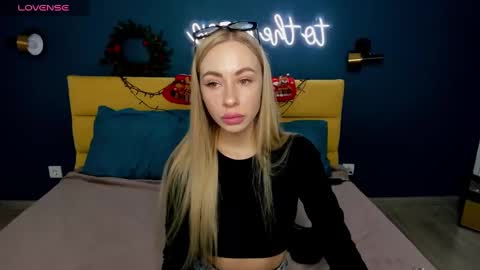 Diana  online show from December 13, 2024, 8:51 am