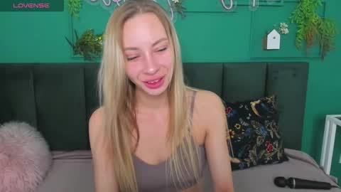 Diana  online show from September 28, 2025, 1:44 am