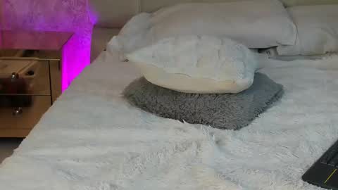 dianac1998 online show from January 31, 2025, 11:13 pm