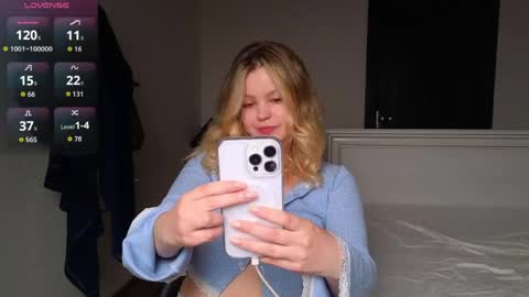 Snapshot of dianaholiday chatting on May 12, 2026, 3:31 pm Olga online show from May 12, 2026, 3:31 pm
