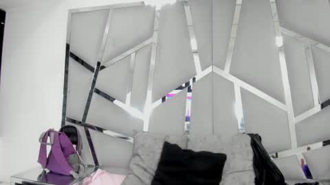 dianarous online show from February 19, 2025, 3:39 am