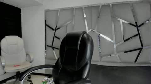 dianarous online show from October 13, 2025, 4:45 am