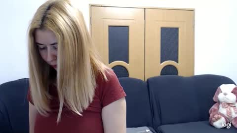 dianasmiey7 online show from February 17, 2025, 9:35 am