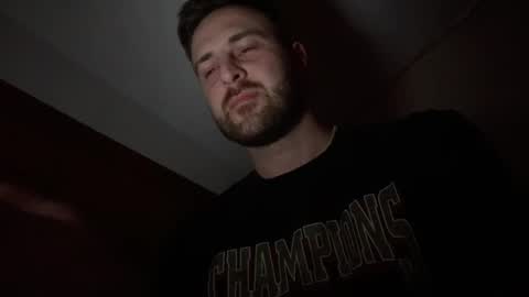 Im Julian  all cum shot videos here    online show from February 14, 2025, 11:20 pm