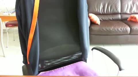 didonc from france..... online show from February 15, 2026, 11:19 am