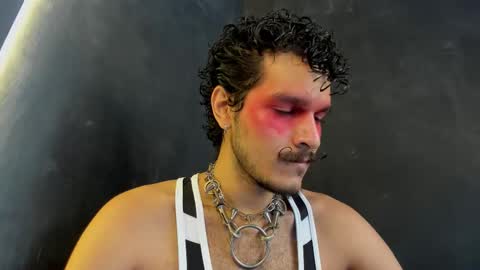 diemond_latinx98 online show from December 18, 2025, 6:36 pm