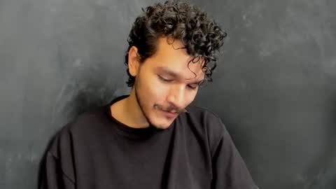 diemond_latinx98 online show from January 15, 2026, 6:22 pm