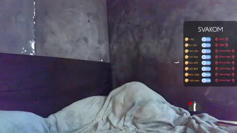 diemond_latinx98 online show from April 21, 2026, 2:01 pm