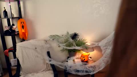 Snapshot of dierafauxa chatting on October 28, 2025, 7:05 pm Elwyna online show from October 28, 2025, 7:05 pm