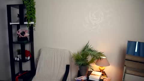 Snapshot of dierafauxa chatting on November 18, 2025, 6:51 am Elwyna online show from November 18, 2025, 6:51 am