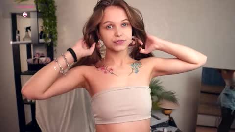 Snapshot of dierafauxa chatting on December 1, 2025, 6:35 pm Elwyna online show from December 1, 2025, 6:35 pm