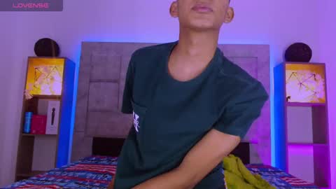 Dilan online show from December 14, 2025, 7:18 pm