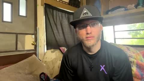 Snapshot of dilf_96 chatting on June 9, 2026, 4:29 pm Daddy online show from June 9, 2026, 4:29 pm