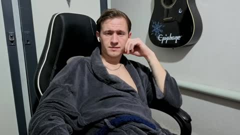 Snapshot of dimastyzzz chatting on January 24, 2025, 7:18 pm Dimetriusen online show from January 24, 2025, 7:18 pm