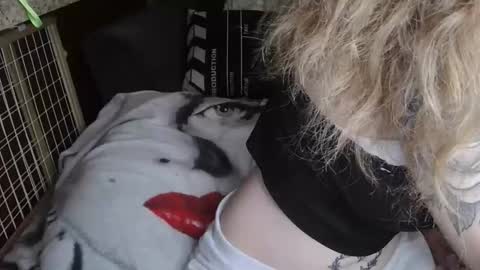 Sofie online show from April 21, 2026, 12:44 pm