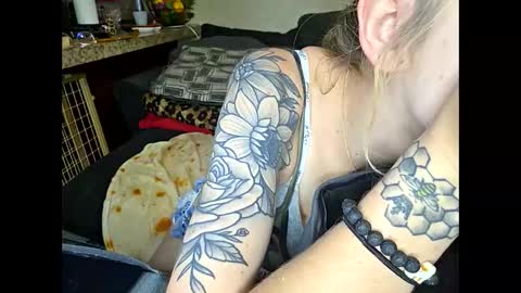 Snapshot of dimepiecexxx chatting on April 27, 2026, 10:35 am Sofie online show from April 27, 2026, 10:35 am