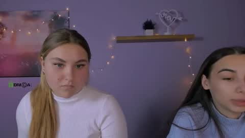 dina_bloom online show from December 17, 2025, 12:44 pm