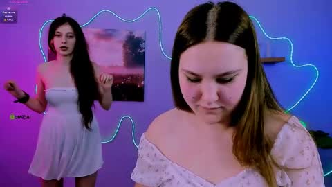 dina_bloom online show from April 19, 2026, 7:05 pm