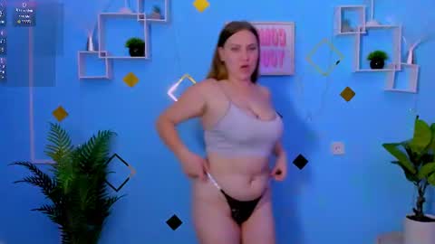 dina_bloom online show from June 28, 2026, 7:42 pm